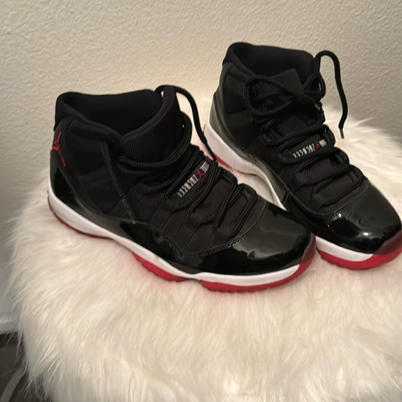 Jordan 11 Retro Bred - Picture 1 of 4
